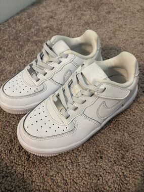 Nike Kids White Low-Top Leather Sneakers with Velcro Strap